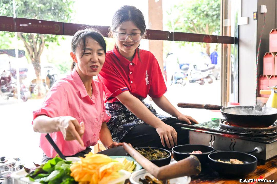 全网追的“扁担女孩”，找了一份暑假工，时薪12元 - 乌鲁木齐生活资讯 - 乌鲁木齐28生活网 xj.28life.net
